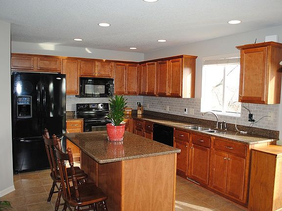 5th image of 5909 NW 92nd Ct