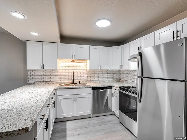 821 Security Dr — Photo 2