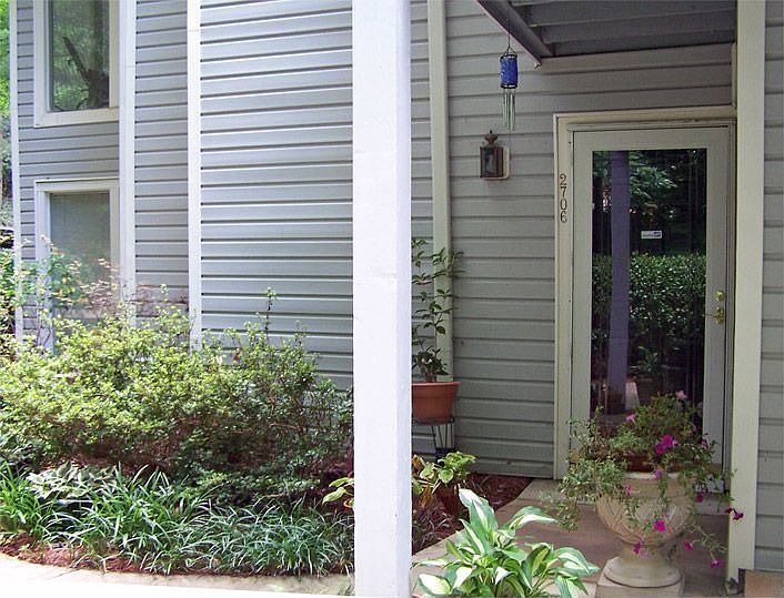Mid-Level Condo - End Unit