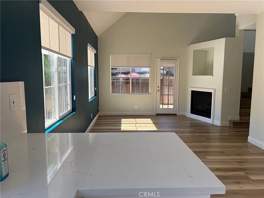 2 bed, 2.5 bath, 1166 sqft, $4,000 — Photo 4