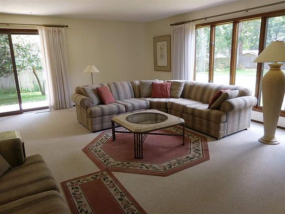 3rd image of 53241 Oakton Dr