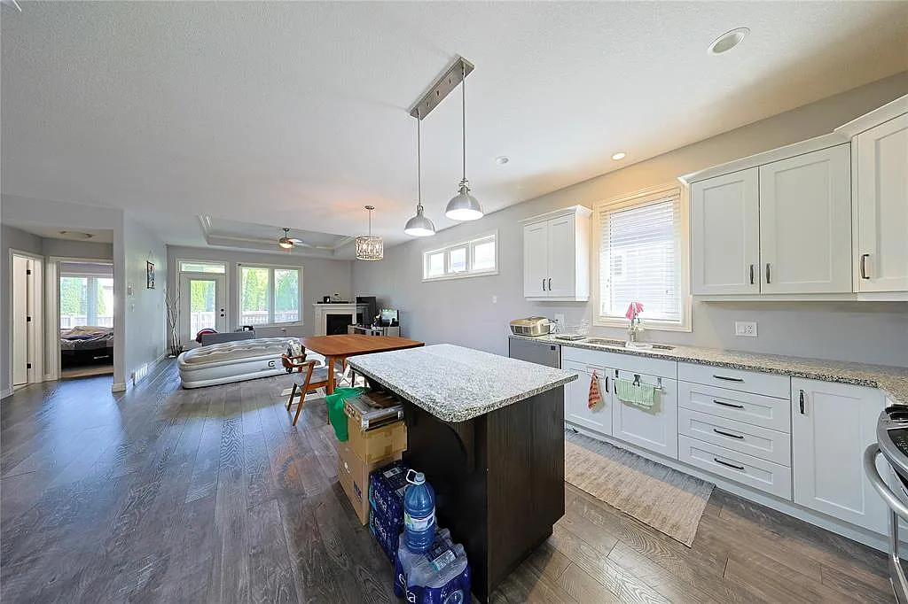 5 bed, $3,300 — Photo 4