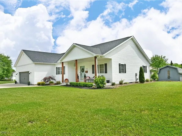 2786 Woodland Trl, Girard, OH 44420