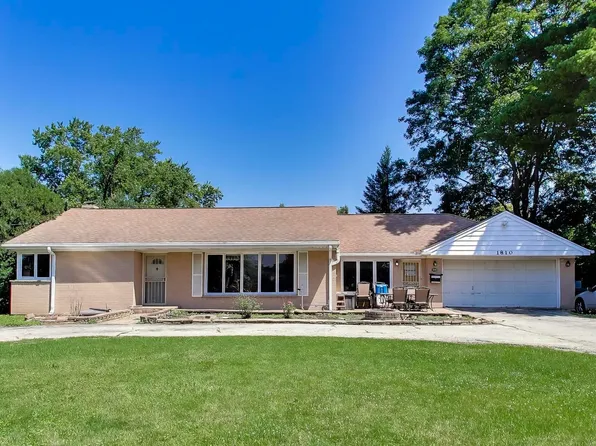 1810 E Euclid Ave, Arlington Heights, IL 60004