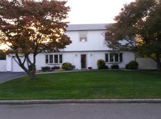 6 Ormand Ave, Medford, NY 11763