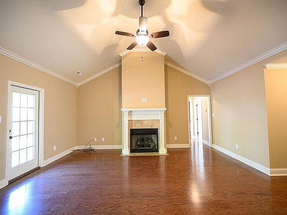 Vaulted ceiling, fireplace