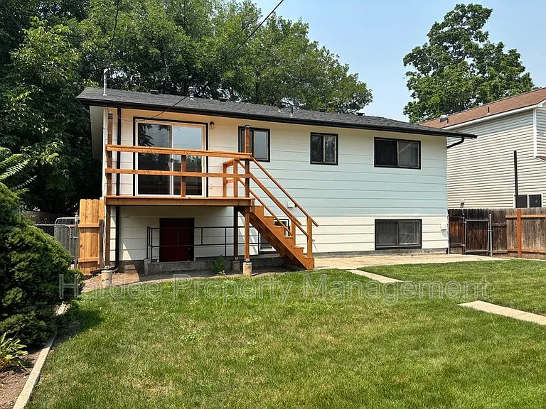 2106 N 33rd St — Photo 23