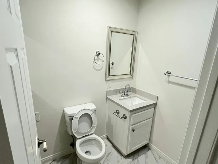 5051 Whitsett Ave #2330 — Photo 8