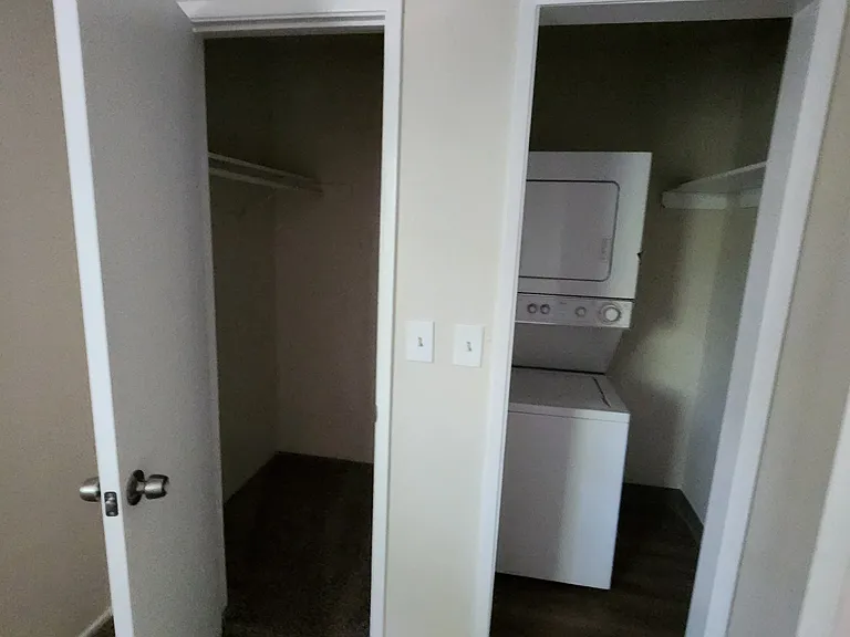 228 W 22nd St #1 — Photo 20
