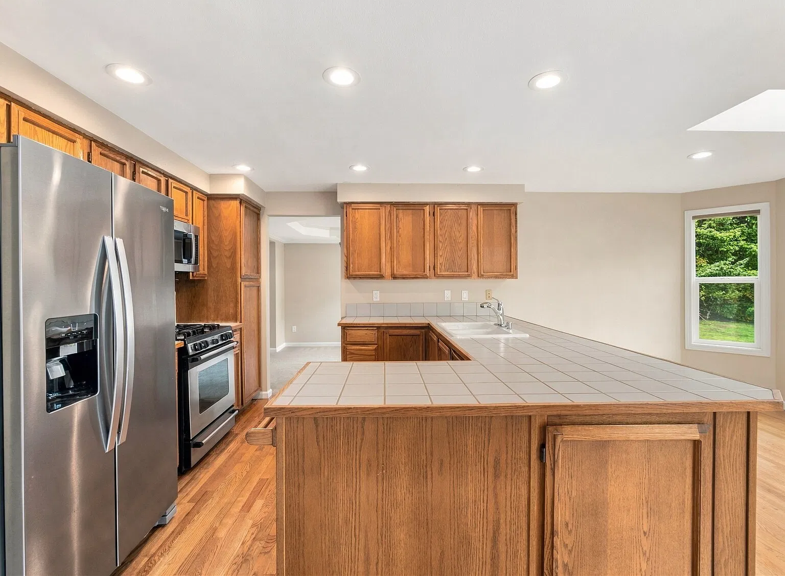 4 bed, 2.5 bath, $5,000 — Photo 3