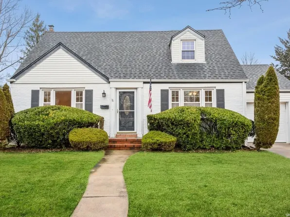 11 Leeds, Rockville Centre, NY 11570