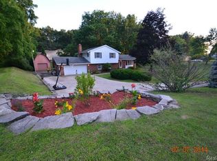 4581 Maybee Rd, Clarkston, MI 48348