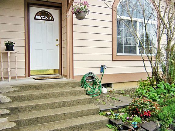 2nd image of 416 Oak Ln
