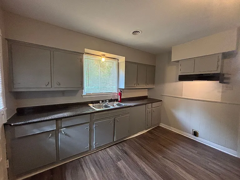 2160 Saint Elmo Ave — Photo 10
