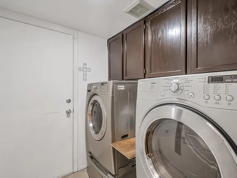 2072 W Harrison St — Photo 19
