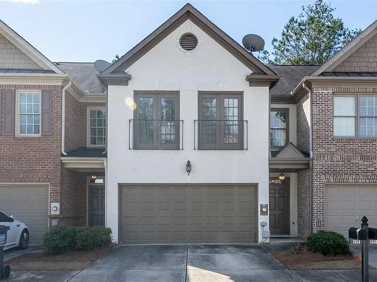 1658 Oakbrook Lake Dr — Photo 1
