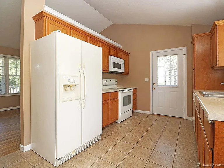 1936 Emily Ct — Photo 8