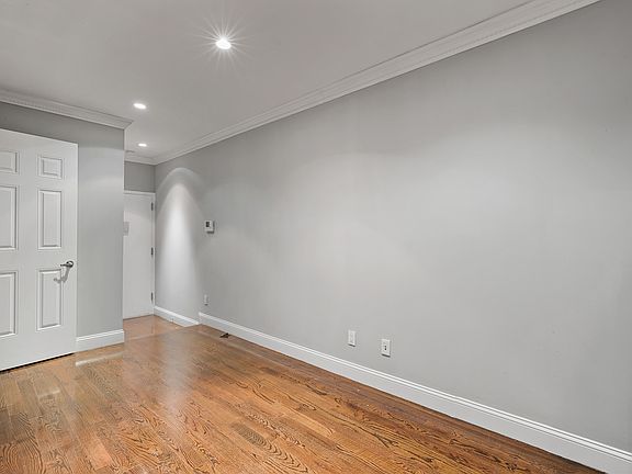 5th image of 818 10th Ave Front 2R