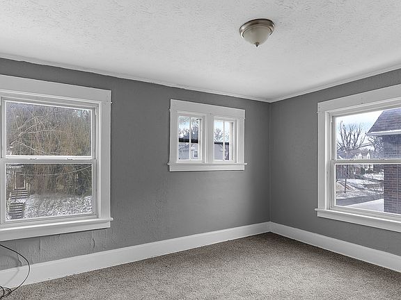 4th image of 404 N Bentley Ave