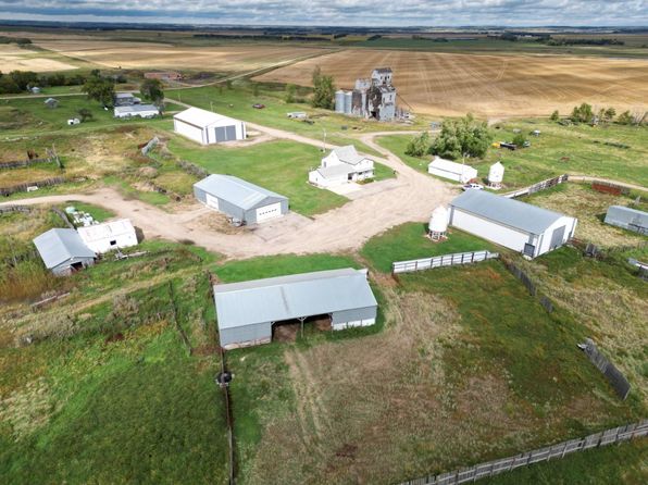 3560 Thorne Rd, Rolette, ND 58366