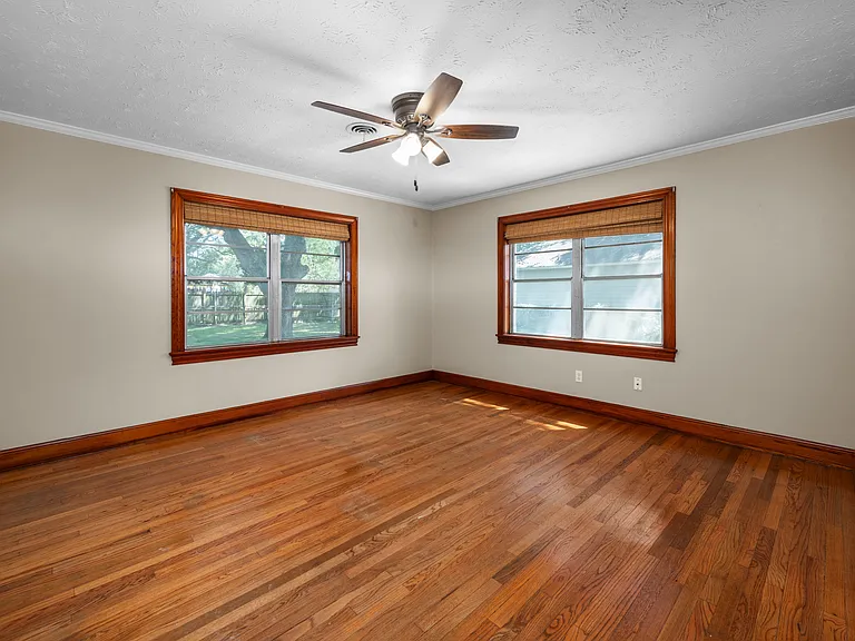 940 Hardeman St — Photo 12