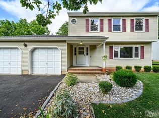 3 Valarie Rd, Edison, NJ 08820