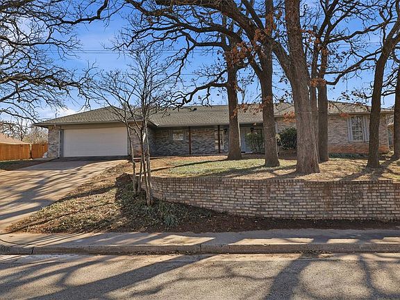 2nd image of 1212 Ridgecrest Rd