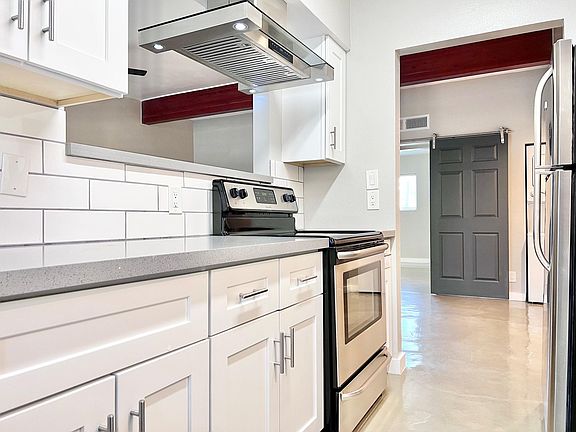 4th image of 4232 N 32nd St #24