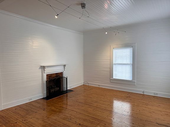 3rd image of 426 College St