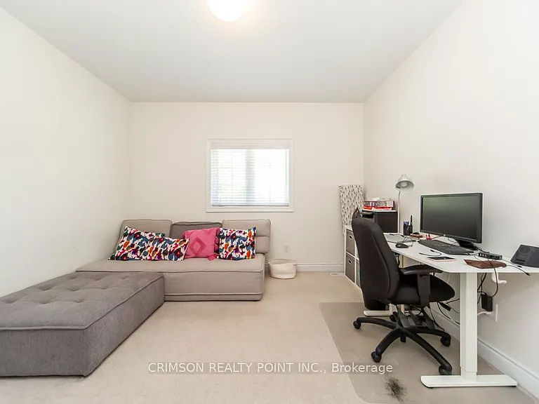 2304 Canterbury Cres — Photo 38