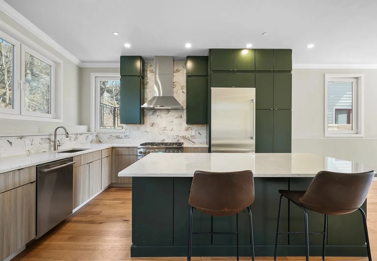 147 Grampian Way - 4 — Photo 2