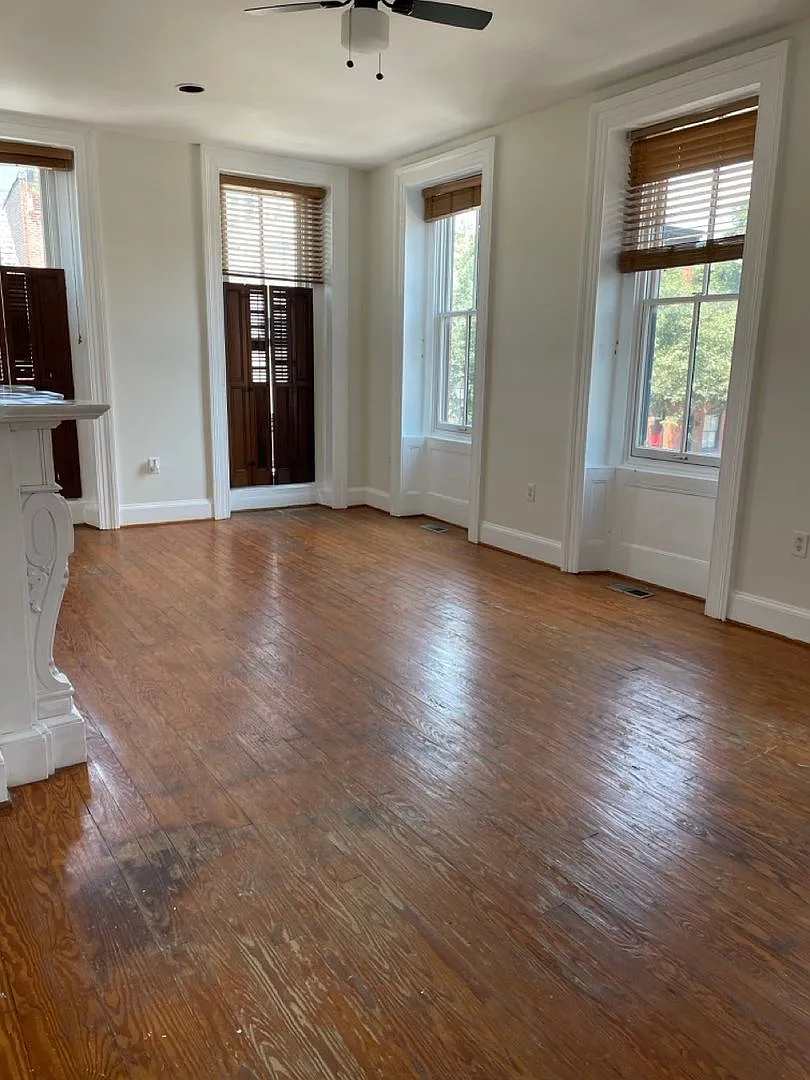 1601 Shakespeare St — Photo 2