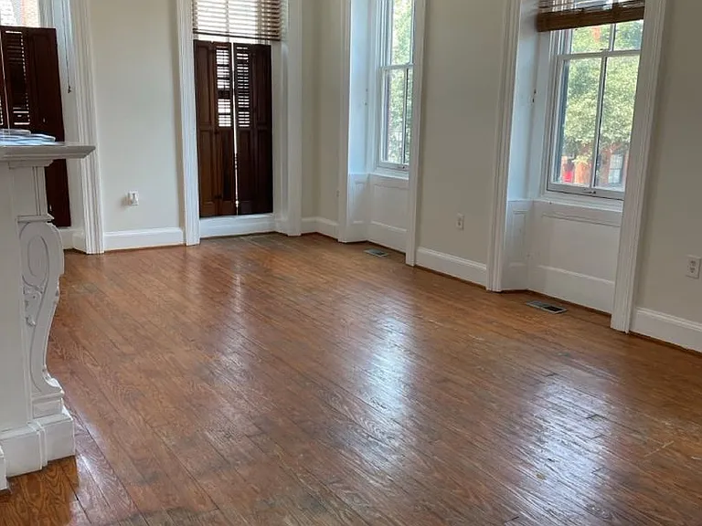 1601 Shakespeare St — Photo 2