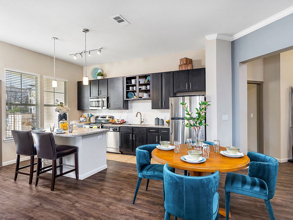 Vaughan Model Kitchen and Dining Room