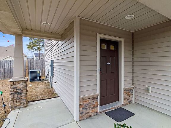 4th image of 350 New Castle Ln