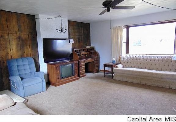 3rd image of 1625 Vinifera Dr