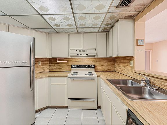 4th image of 9425 Fontainebleau Blvd APT 101