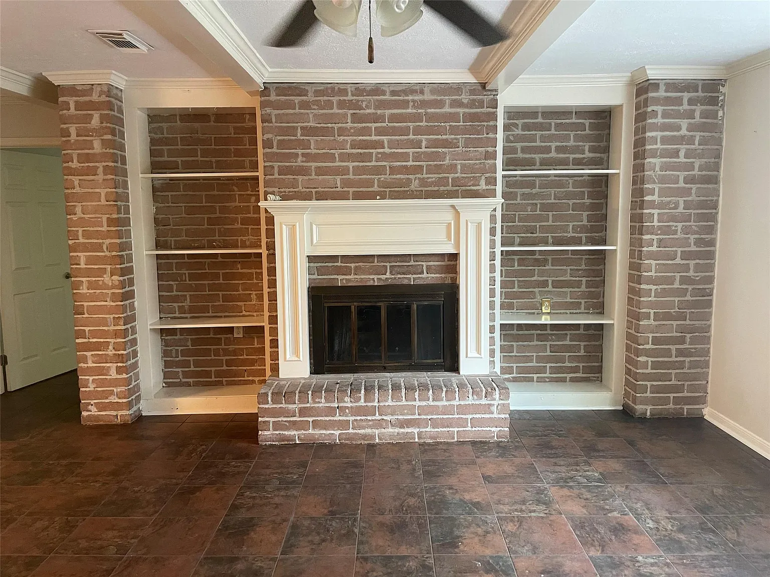 3 bed, 2.0 bath, 1693 sqft, $1,800 — Photo 3