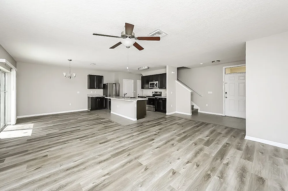 4 bed, 2.5 bath, 2007 sqft, $2,675 — Photo 4