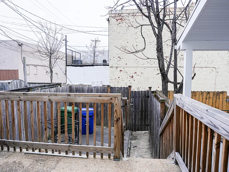 N Clinton St — Photo 20
