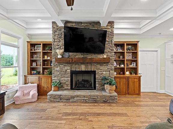 2nd image of 889 Murdock Rd