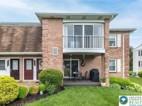 2632 Rolling Green Dr, Macungie, PA 18062