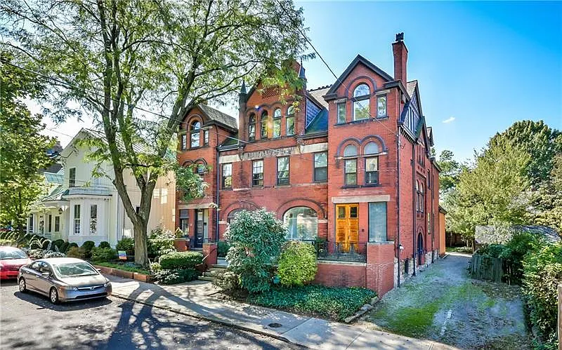 914 Saint James St photo 1