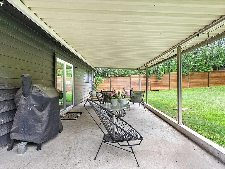8704 Clarewood Dr — Photo 33