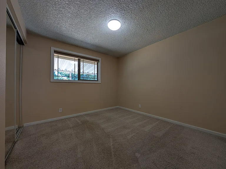 2145 Laurelhurst Dr — Photo 11