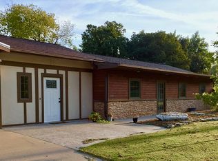 2108 W 14th Ave, Winfield, KS 67156