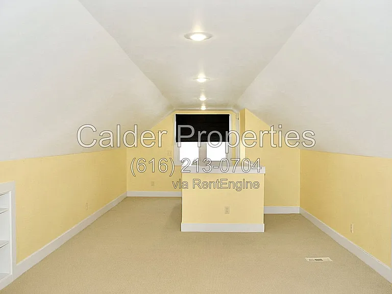 1317 Herrick Ave NE — Photo 16