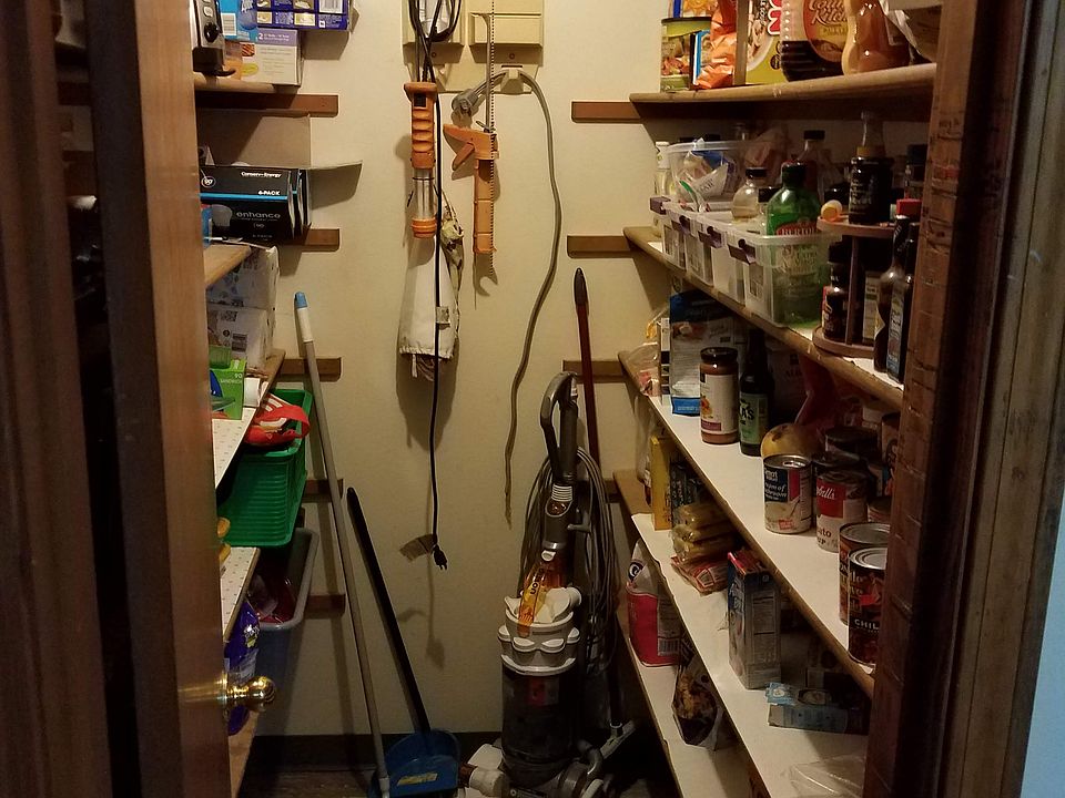 Walk in pantry