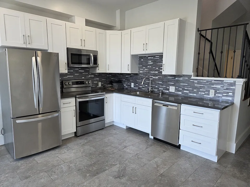 2550 Regent St #9