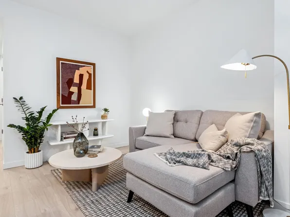 948 Lytton St #109, North Vancouver, BC V7H 2A5